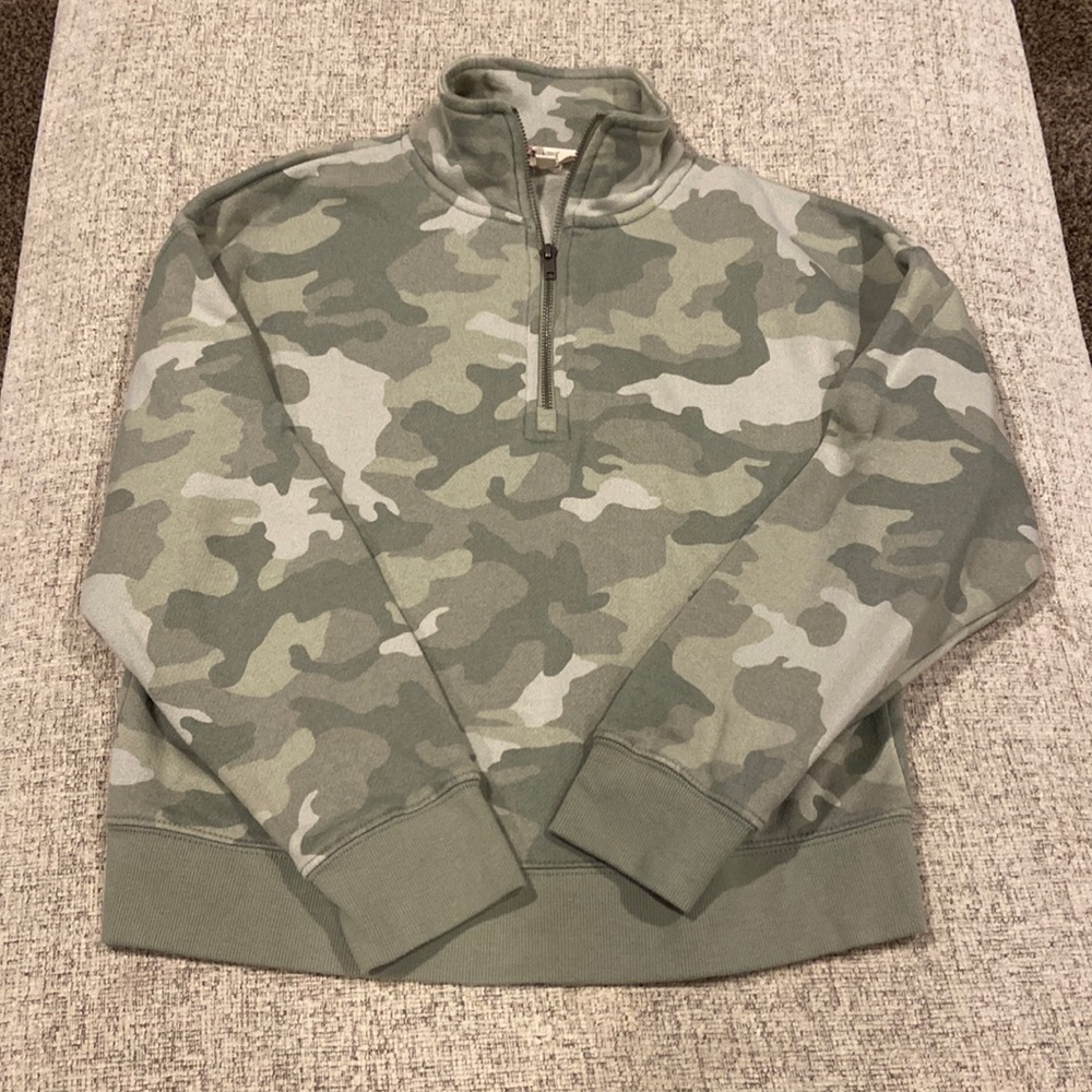 LIKE NEW- Hippie Rose XS camo 3/4 zip up